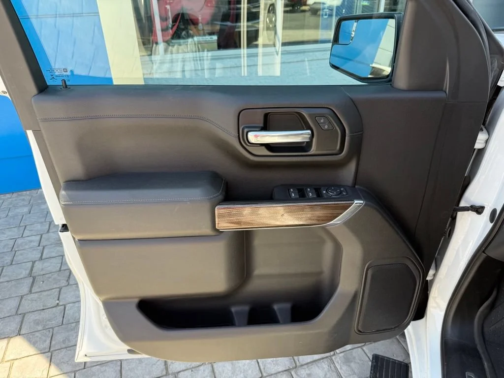 Used 2020 SUMMIT WHITE Chevrolet LT image 30