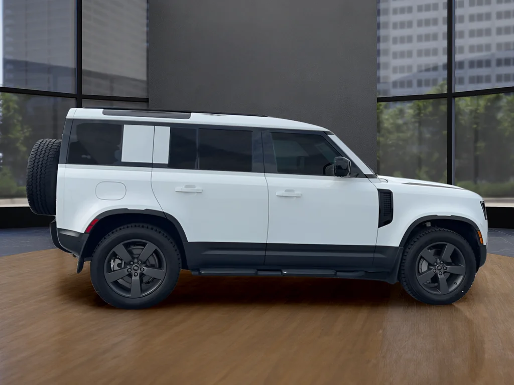 Used 2025 White Land Rover S image 4