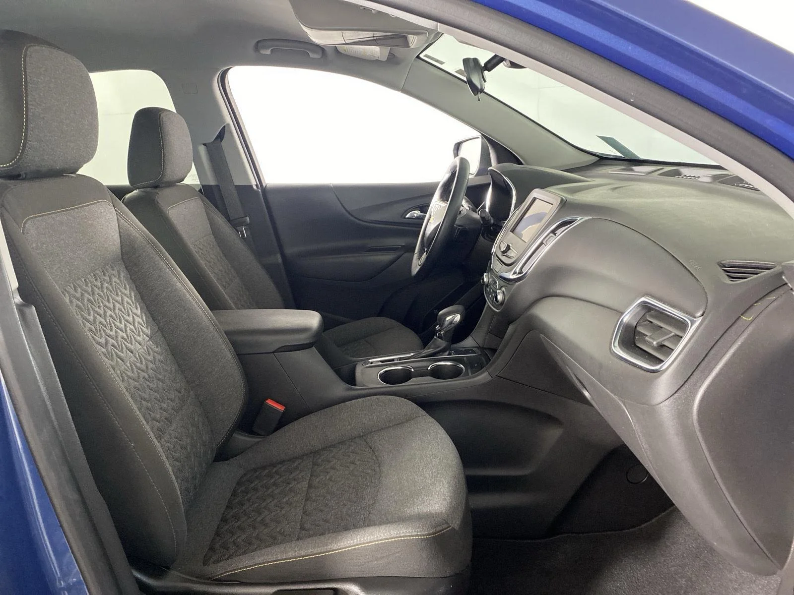 Used 2024 Lakeshore Blue Metallic Chevrolet LT image 27