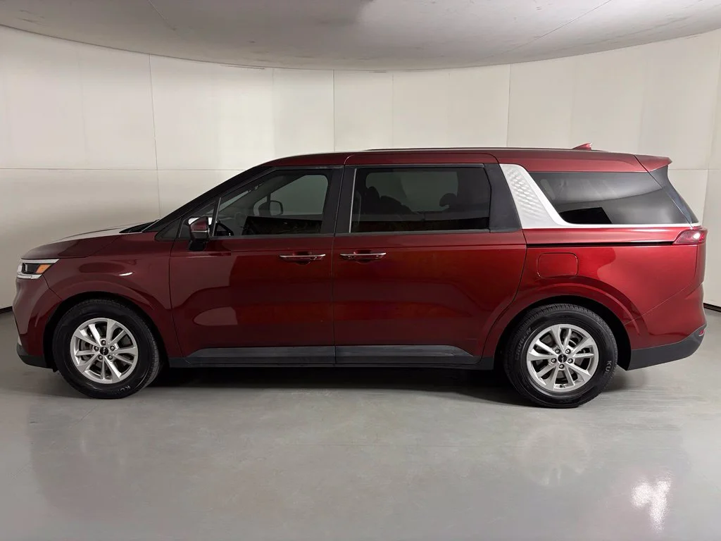 Used 2022 Red Kia LXS image 5