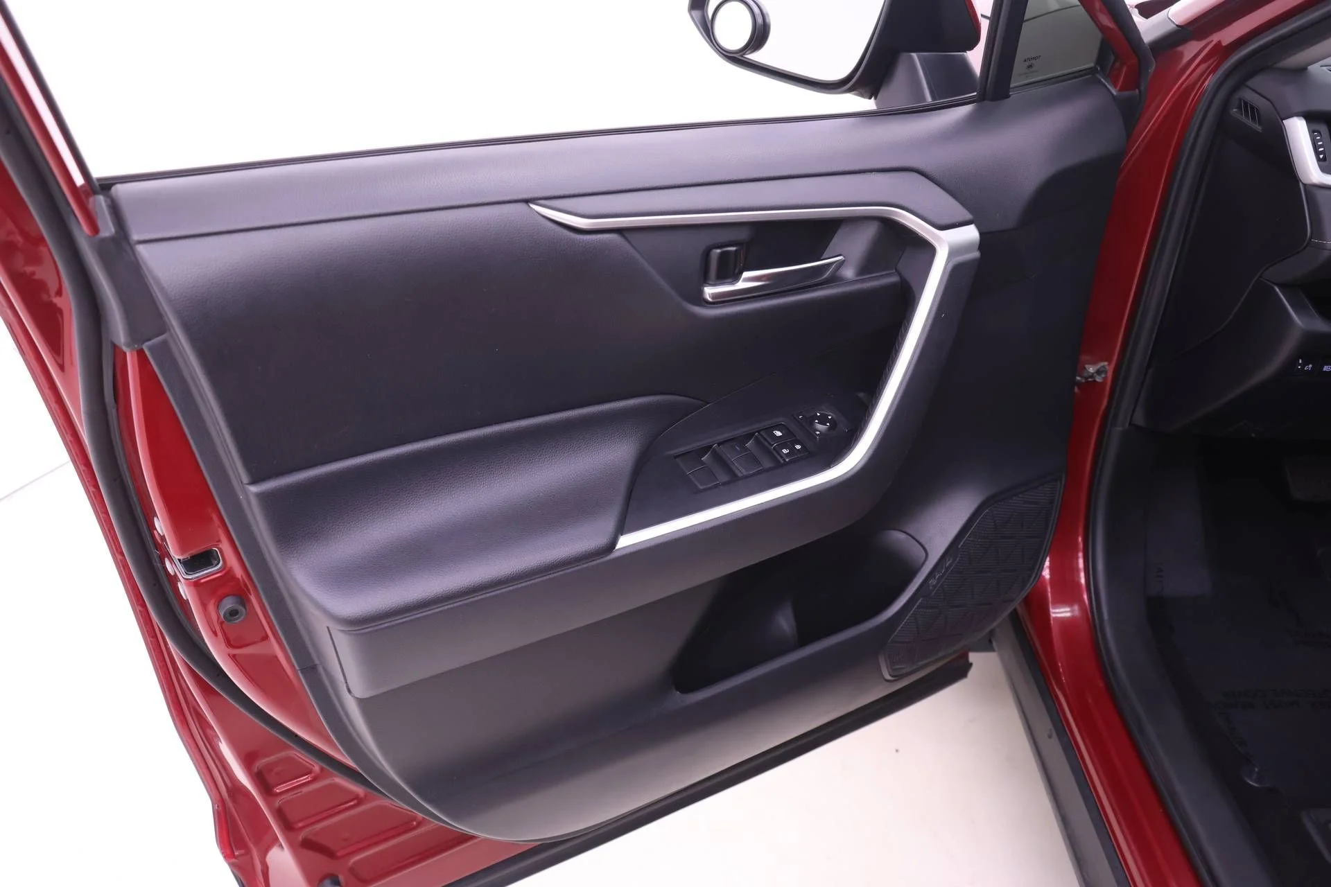 Used 2019 Ruby Flare Pearl Toyota XLE image 9