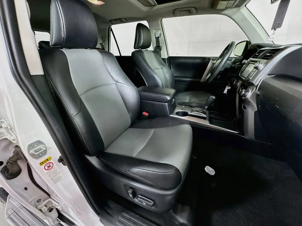 Used 2018 White Toyota SR5 Premium image 35