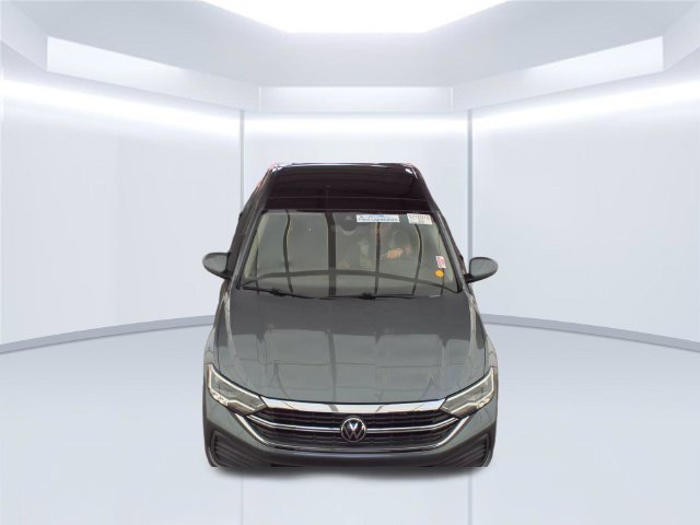 Used 2022 Gray Volkswagen 1.5T SE image 2