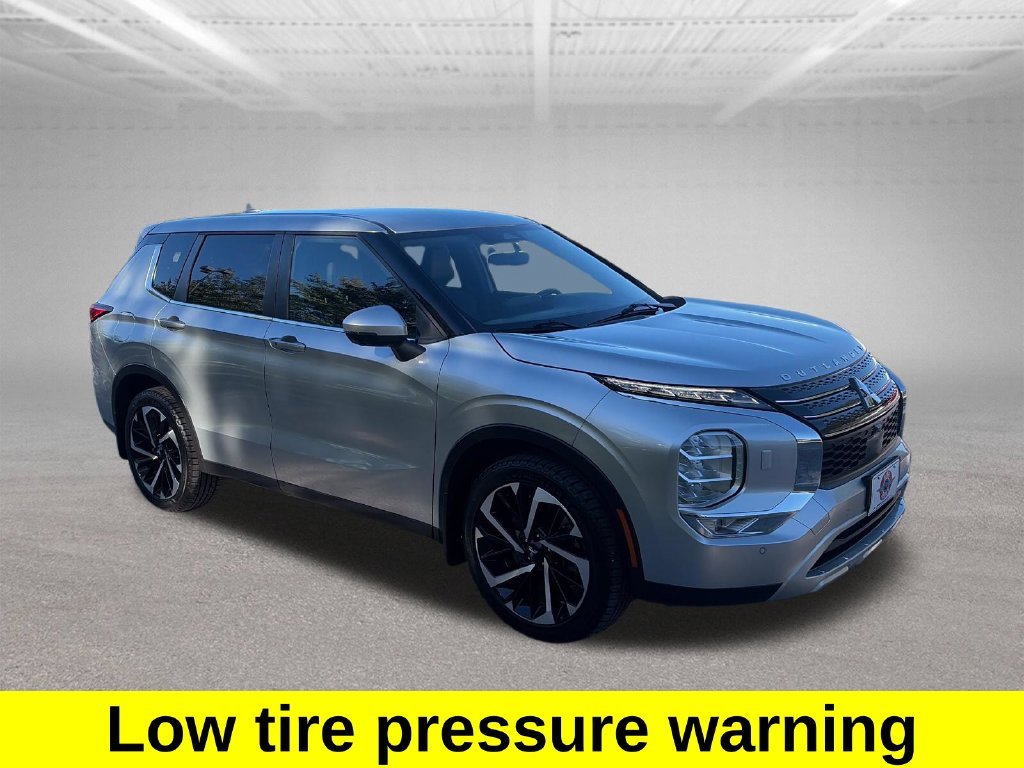 Used 2022 Silver Mitsubishi SE image 7