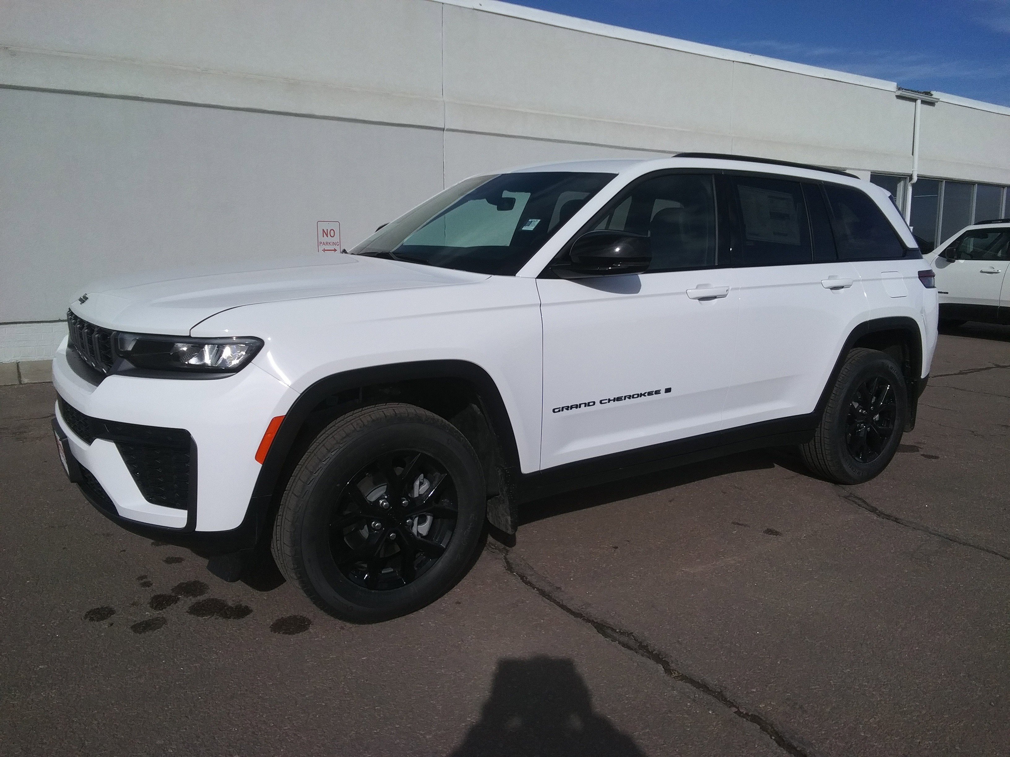 New 2026 Bright White Clear-Coat Exterior Paint Jeep Altitude image 2
