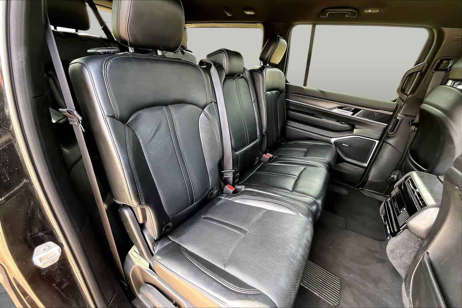 Used 2023 Diamond Black Crystal Pearlcoat Jeep Series II image 20