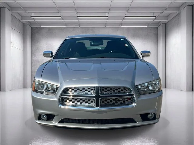 Used 2013 Silver Dodge SXT image 8