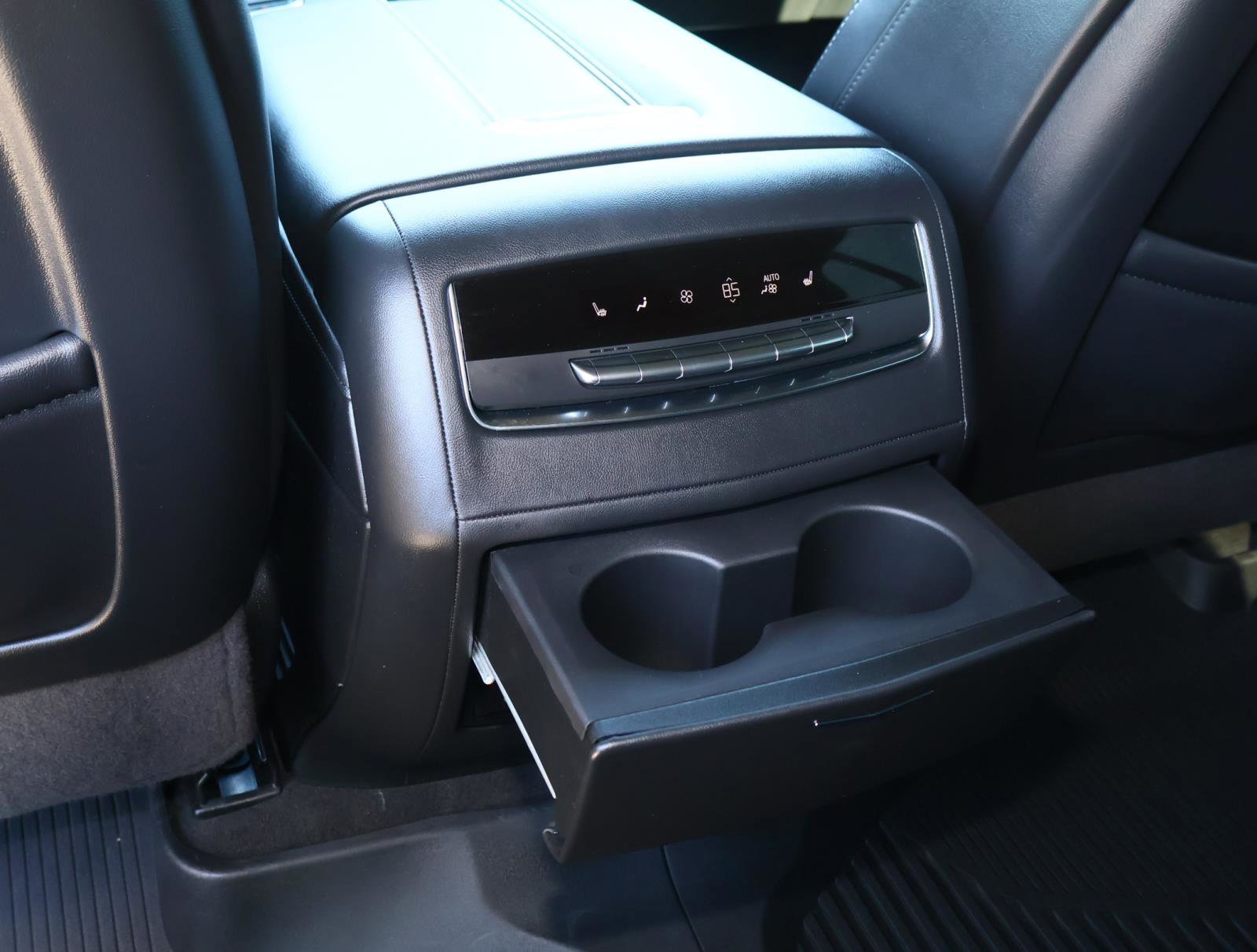 2024 Cadillac Escalade Sport - Photo 17