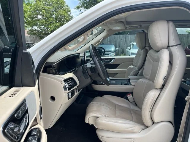 Used 2020 White Lincoln Reserve image 14