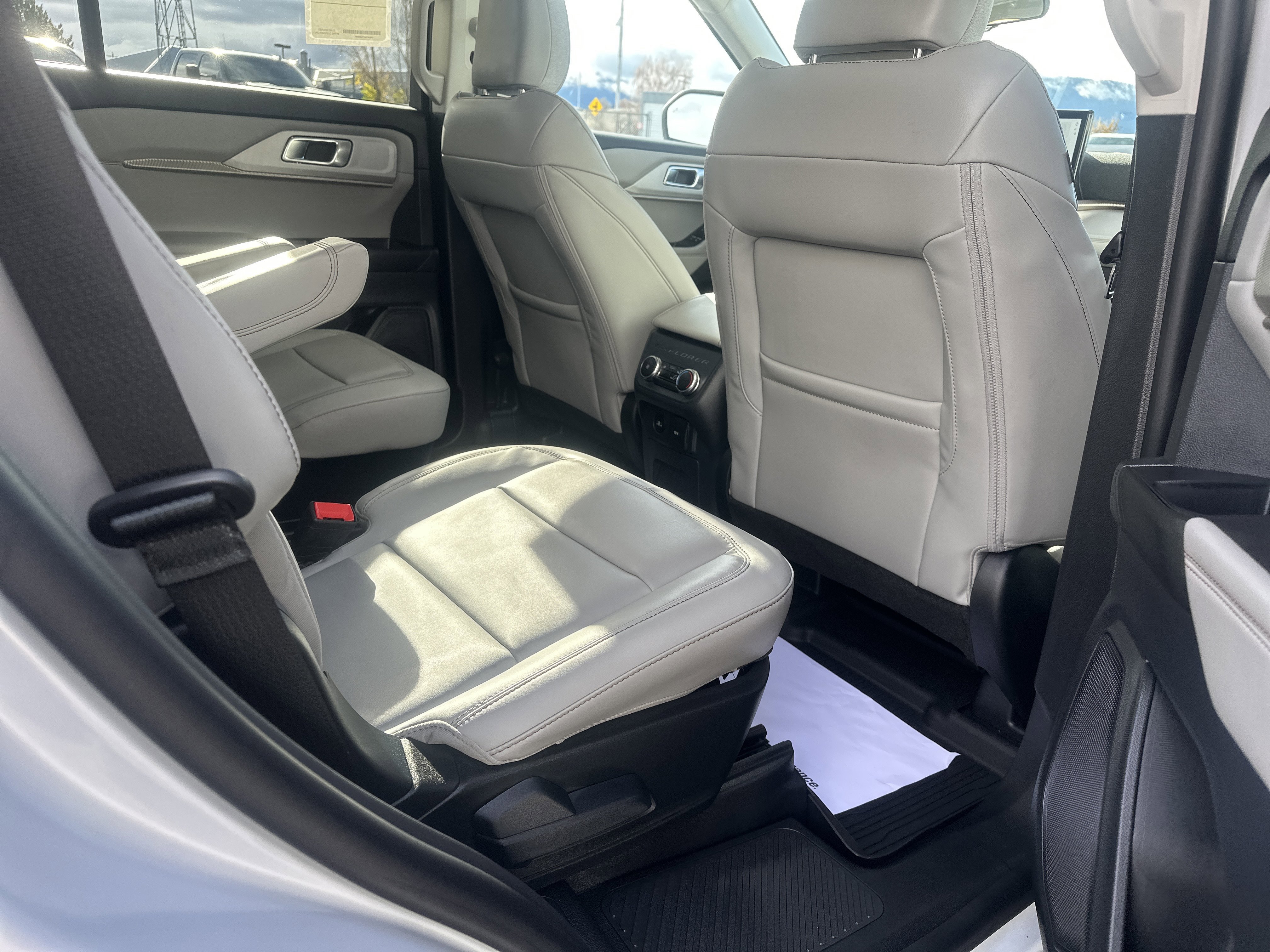 New 2026 Space White Metallic Ford Active image 11