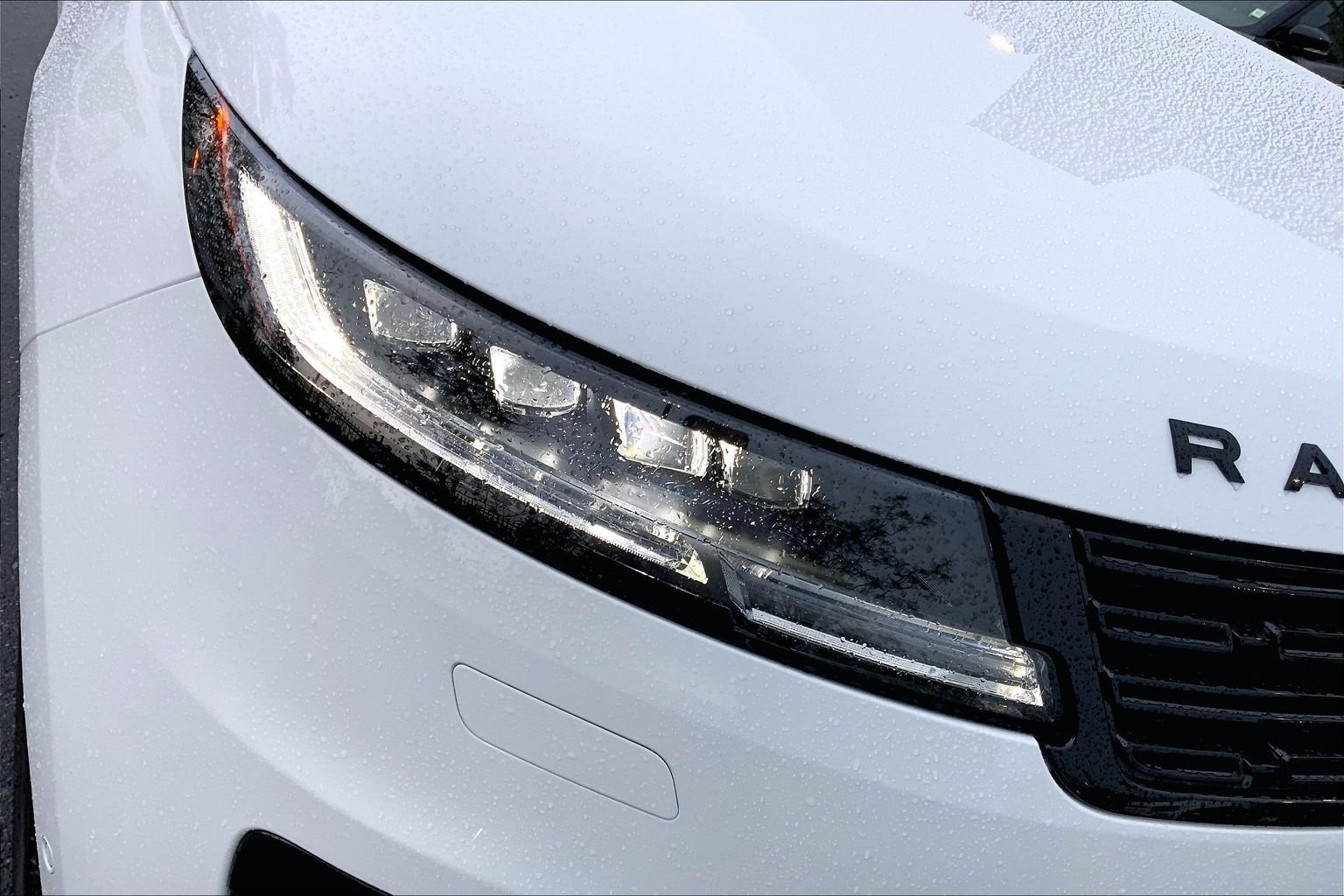 New 2026 Fuji White Land Rover Dynamic SE image 13