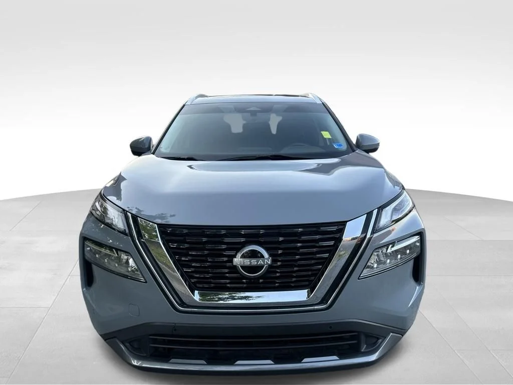 Used 2023 Gray Nissan SL image 9