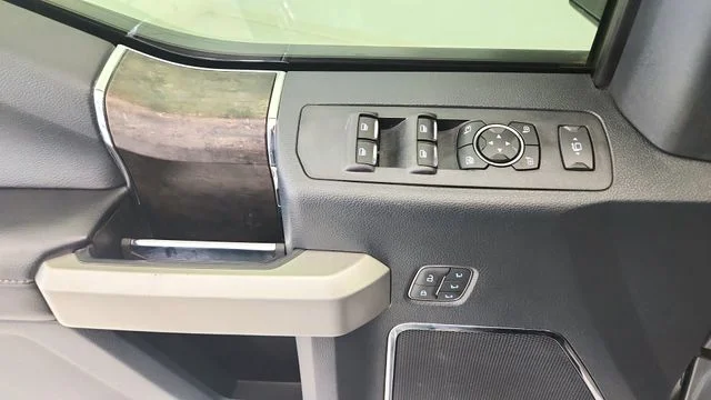 Used 2022 Gray Metallic Ford Lariat image 19