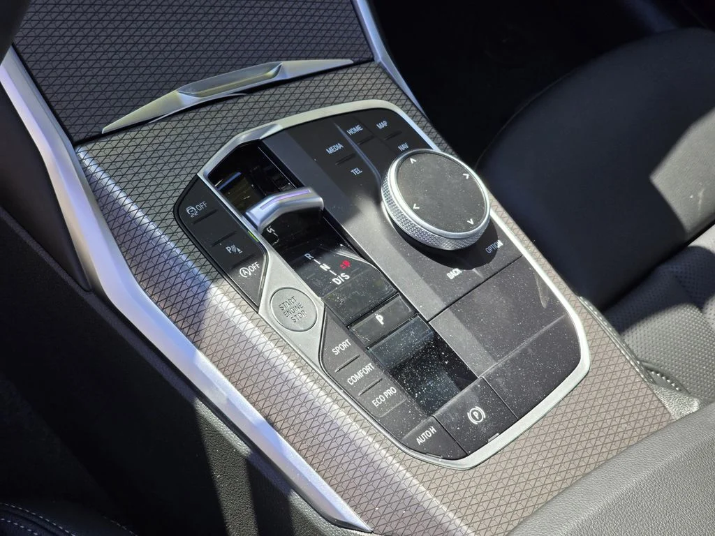 2025 BMW 3 Series 330i - Photo 17