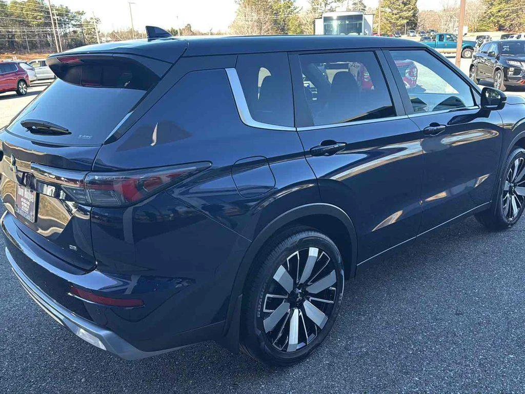 2026 Mitsubishi Outlander SE - Photo 4