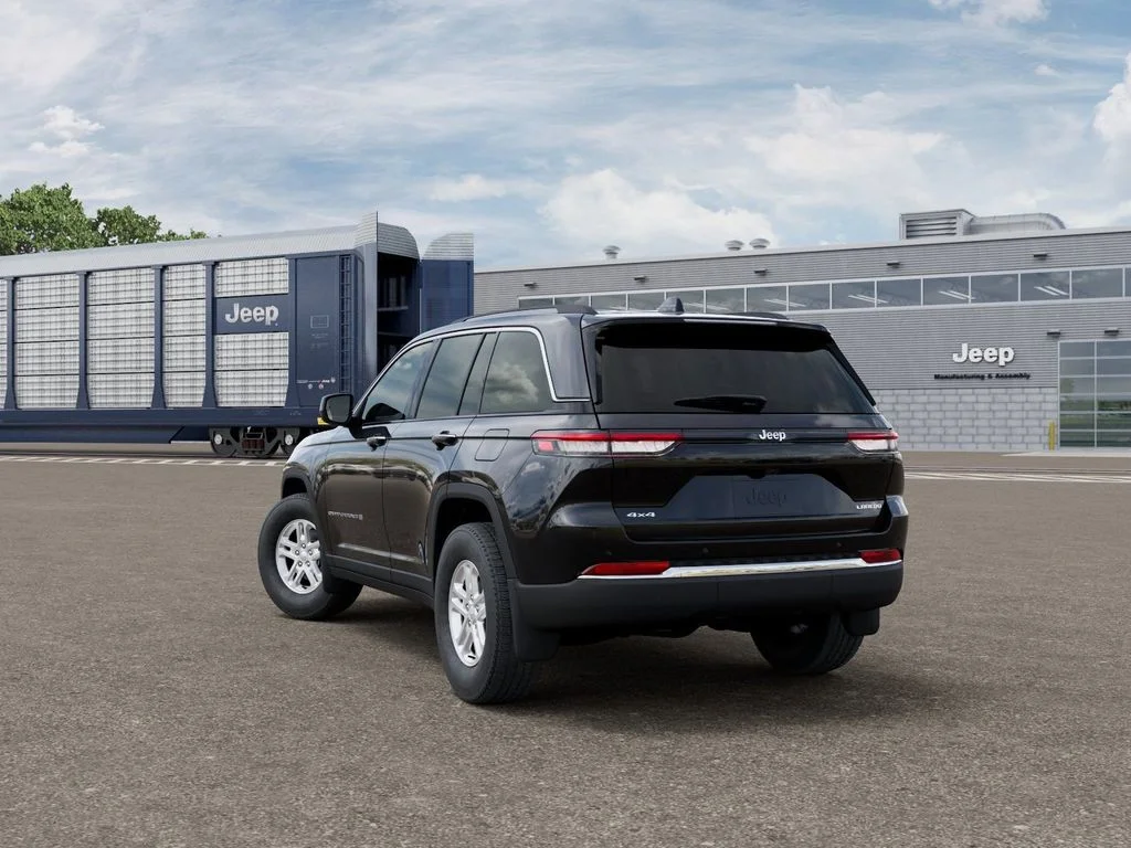 Used 2025 Black Jeep Laredo image 3
