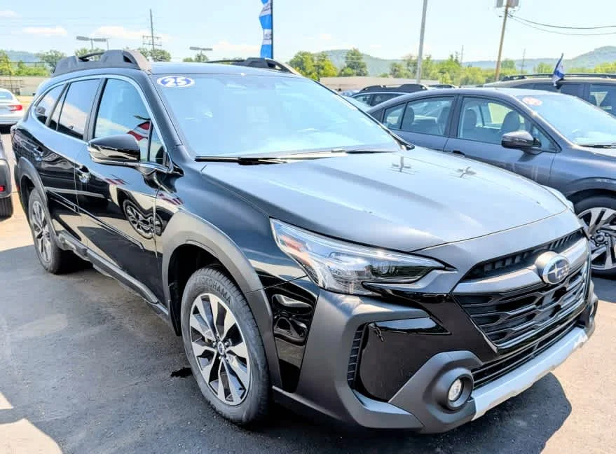 Used 2025 Crystal Black Silica Subaru Limited image 2