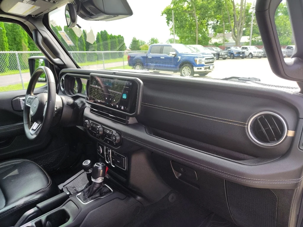 Used 2024 Black Clearcoat Jeep Sahara image 15