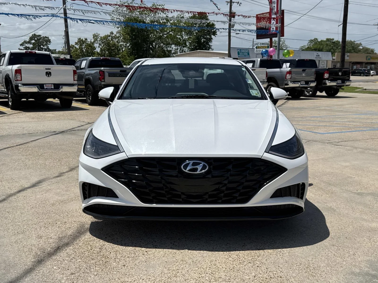 Used 2023 White Hyundai SEL image 2
