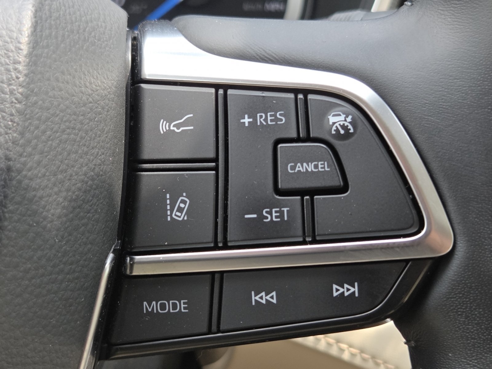 Used 2020 Midnight Black Metallic Toyota XLE image 12