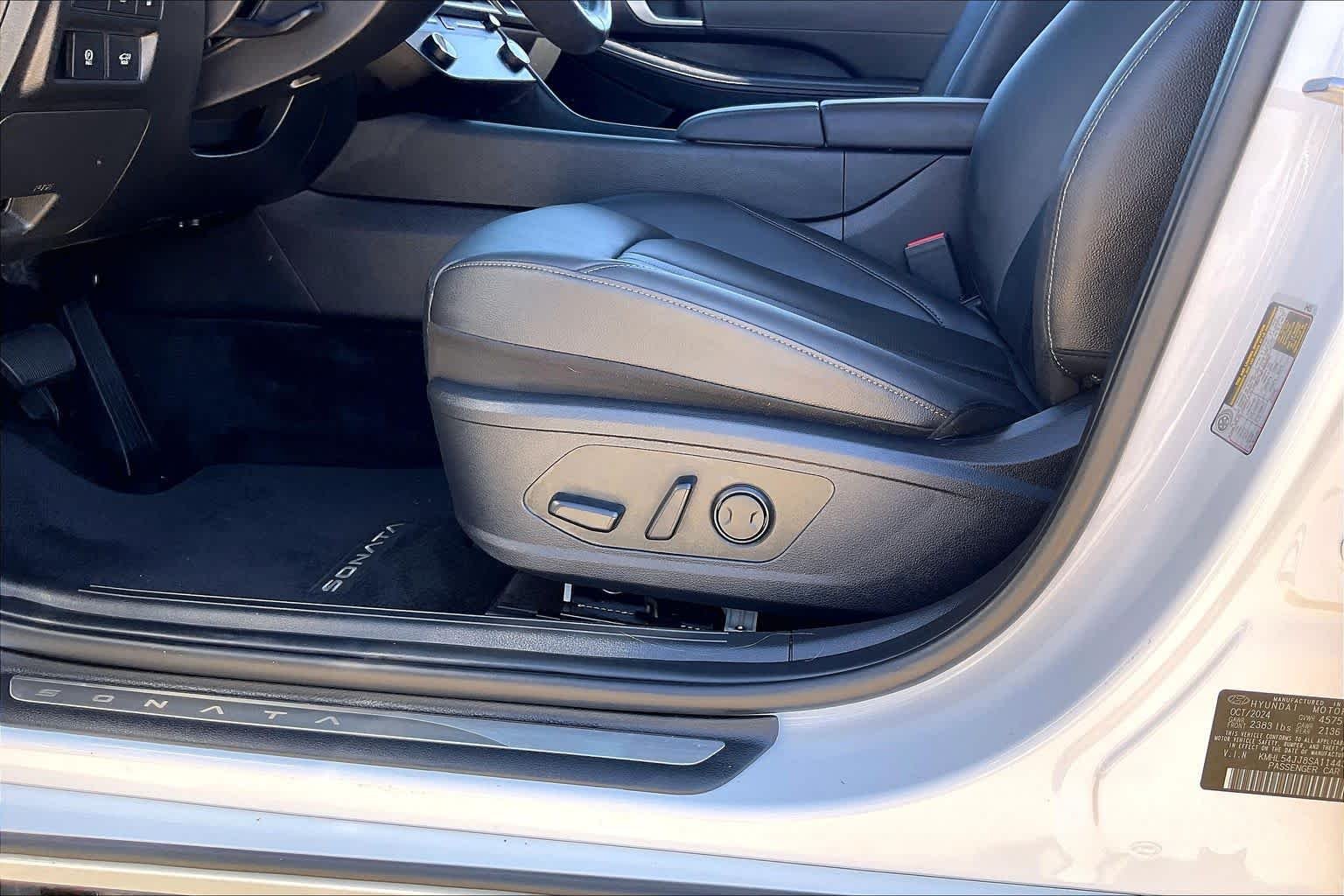 Used 2025 Serenity White Hyundai Limited image 34