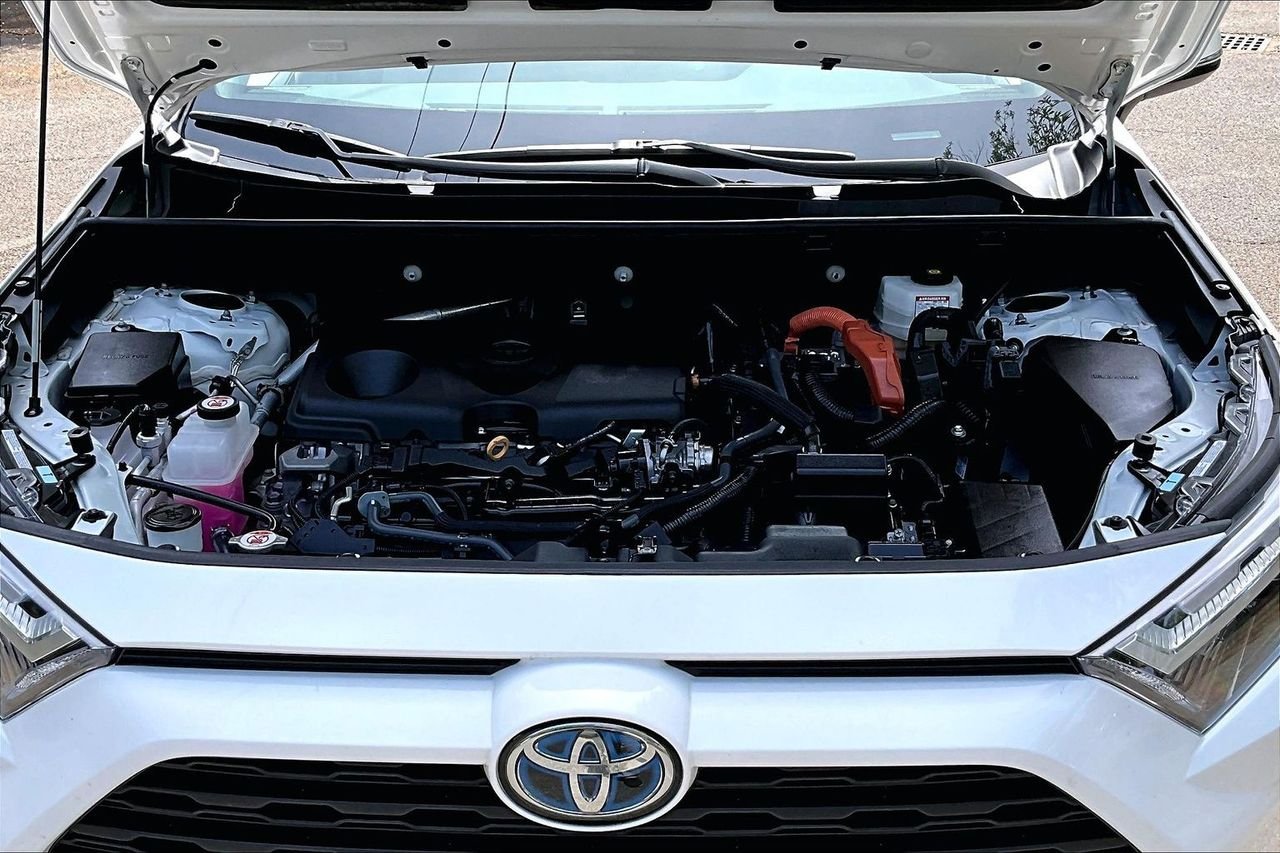 Used 2024 White Toyota XLE image 30