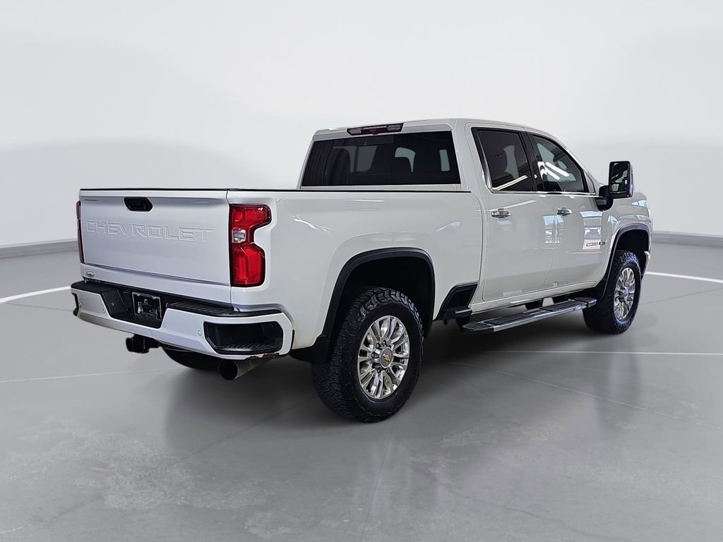 Used 2022 Summit White Chevrolet High Country image 3