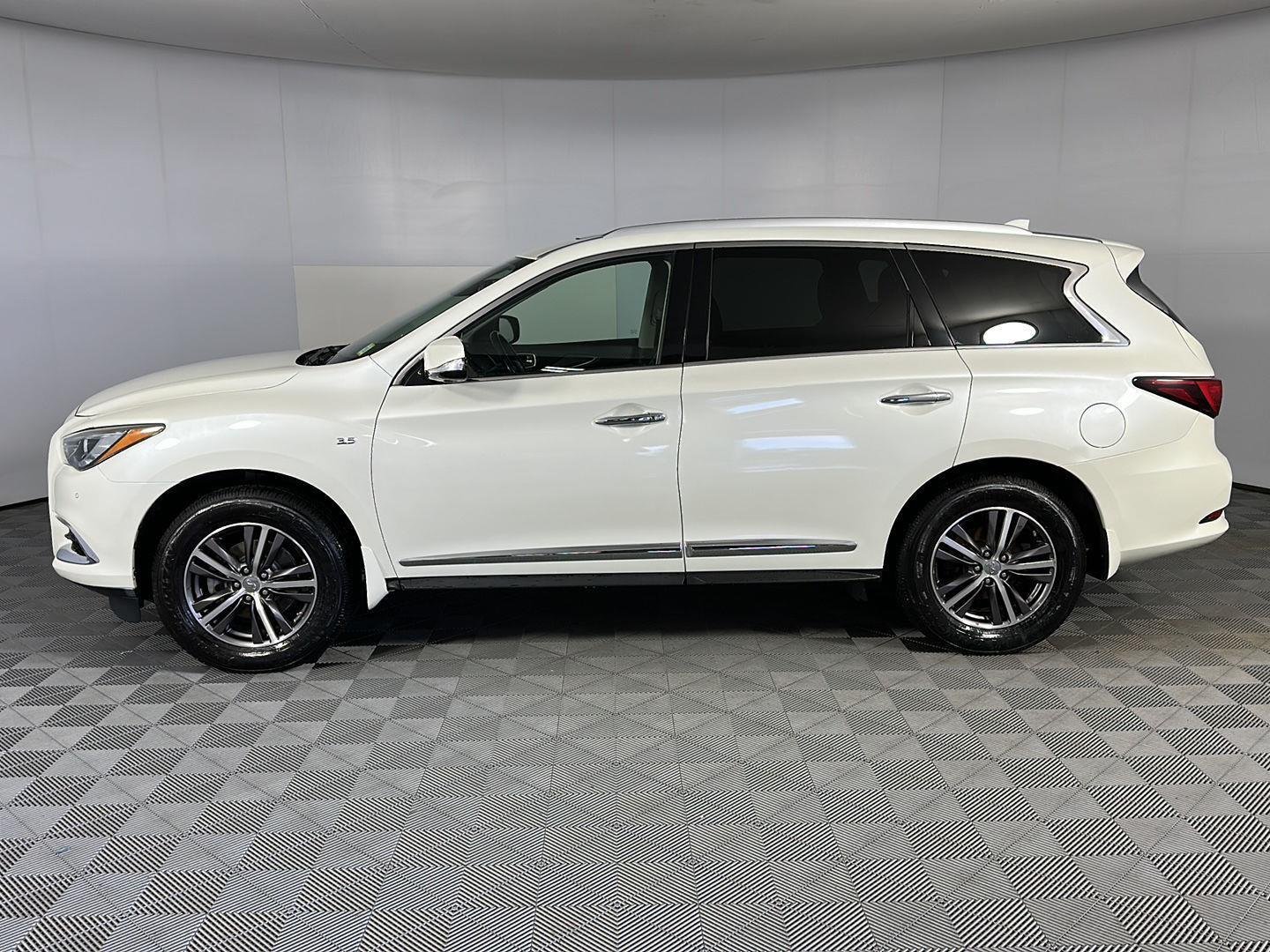 Used 2019 Majestic White INFINITI LUXE image 20