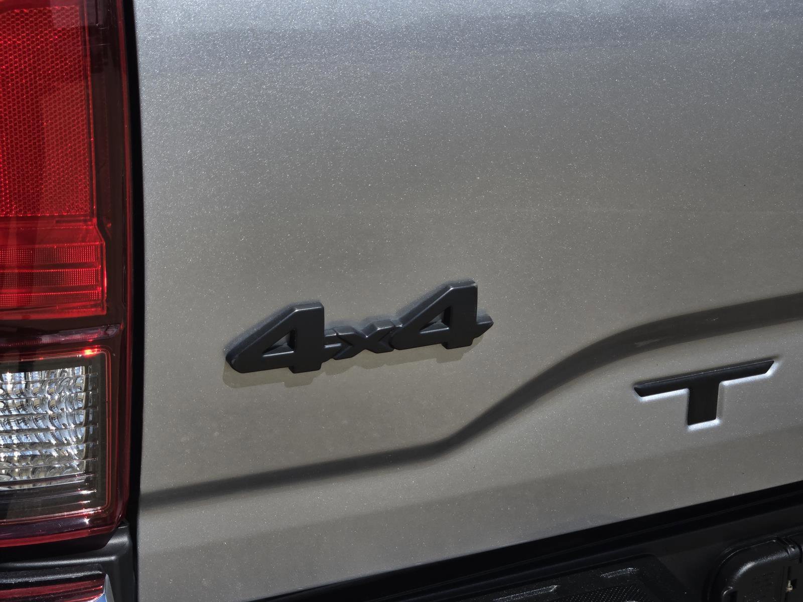 Used 2019 Magnetic Gray Metallic Toyota SR5 image 10