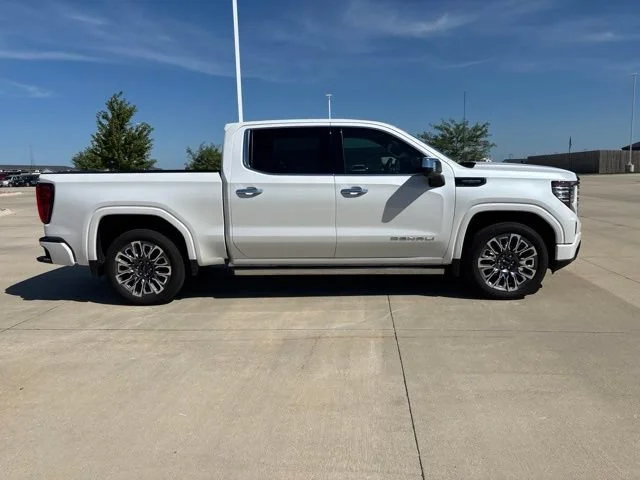 Used 2023 White Frost Tricoat GMC Denali Ultimate image 5