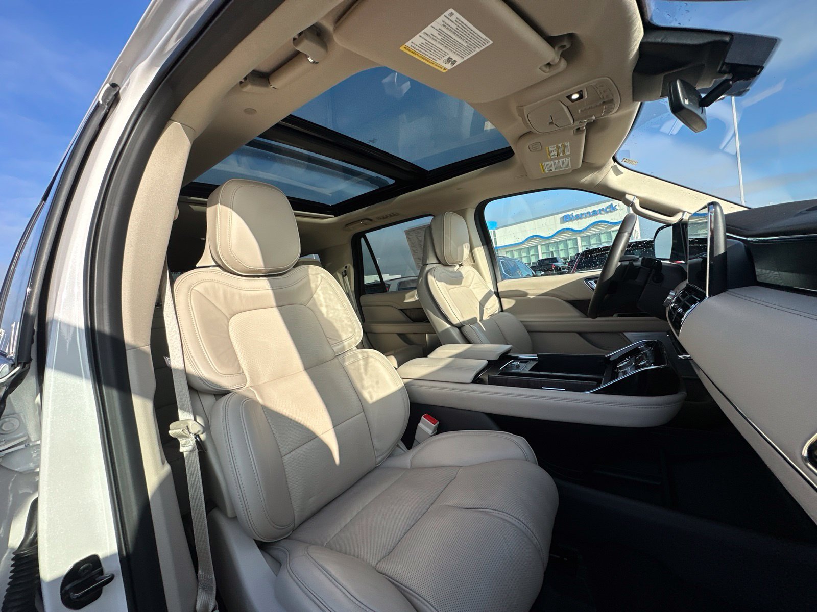 Used 2019 White Lincoln Reserve image 44