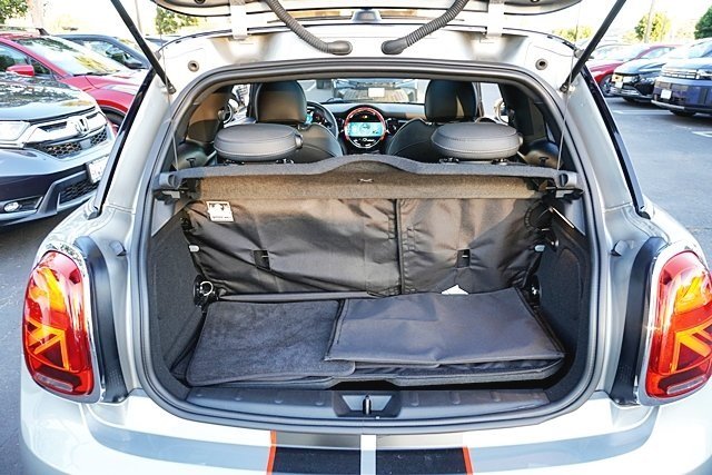 Used 2023  MINI Base image 12