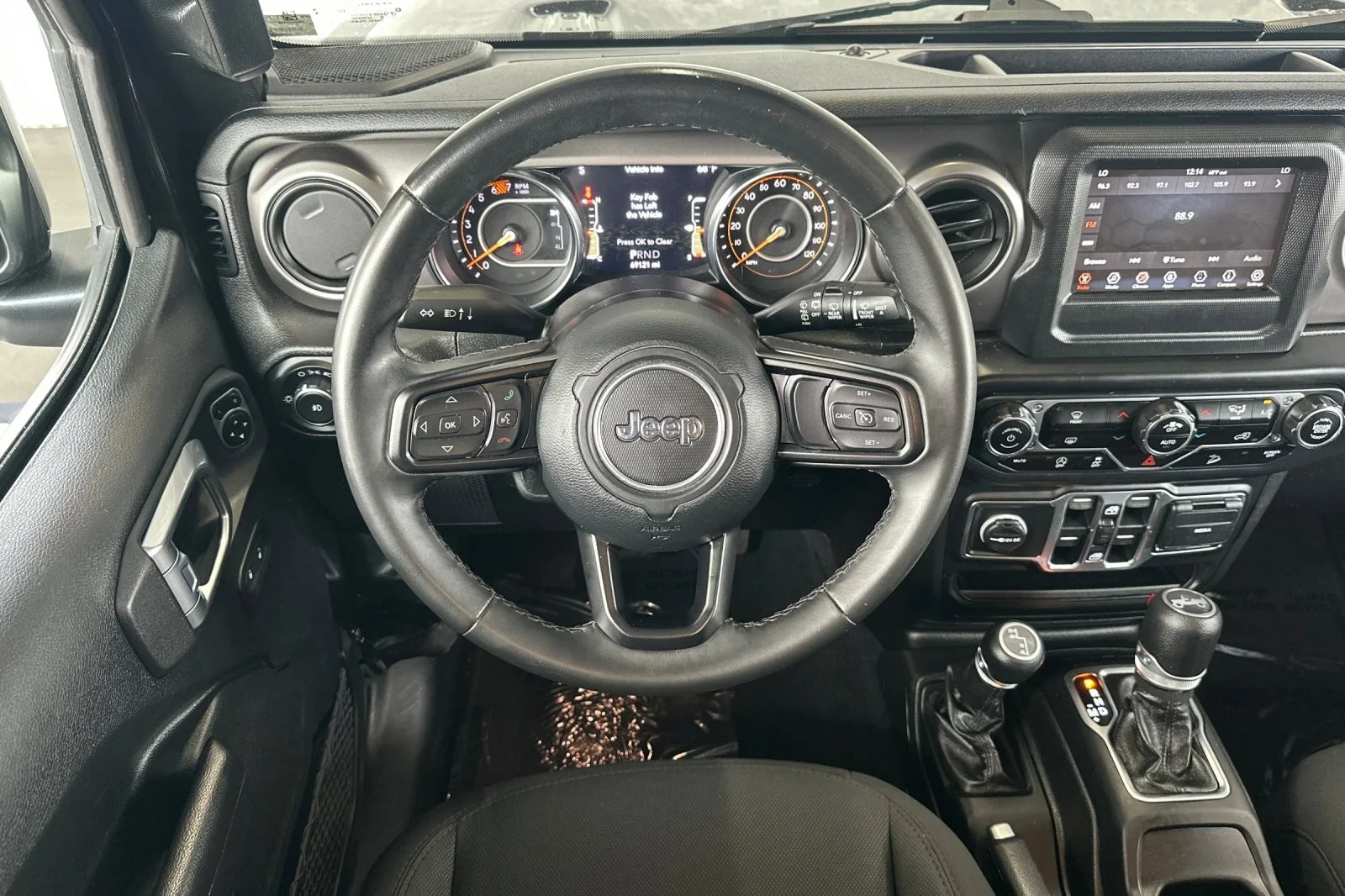 Used 2019 BLACK Jeep Sport image 13