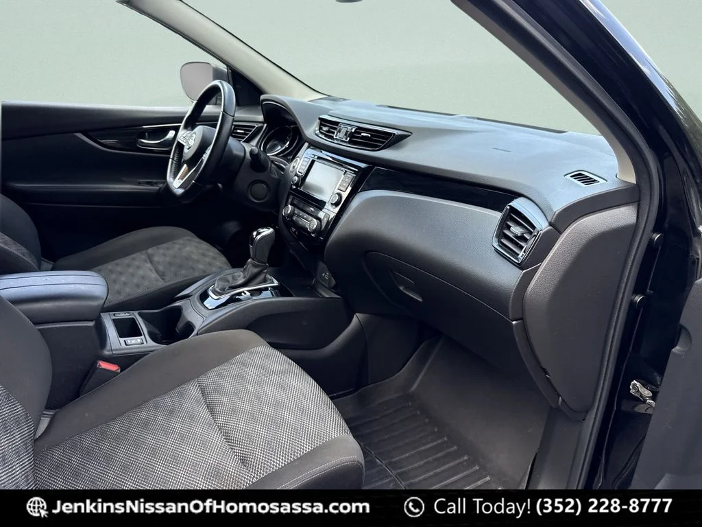 Used 2022 Black Nissan SV image 22