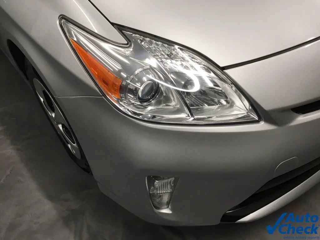 Used 2015 Silver Toyota Three image 18