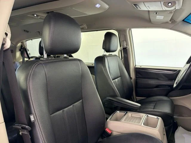 Used 2013 White Chrysler Touring image 40