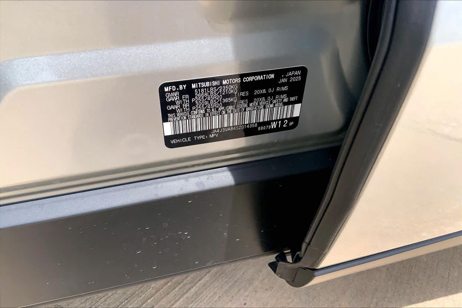 Used 2025 Alloy Silver Metallic Mitsubishi SE image 34