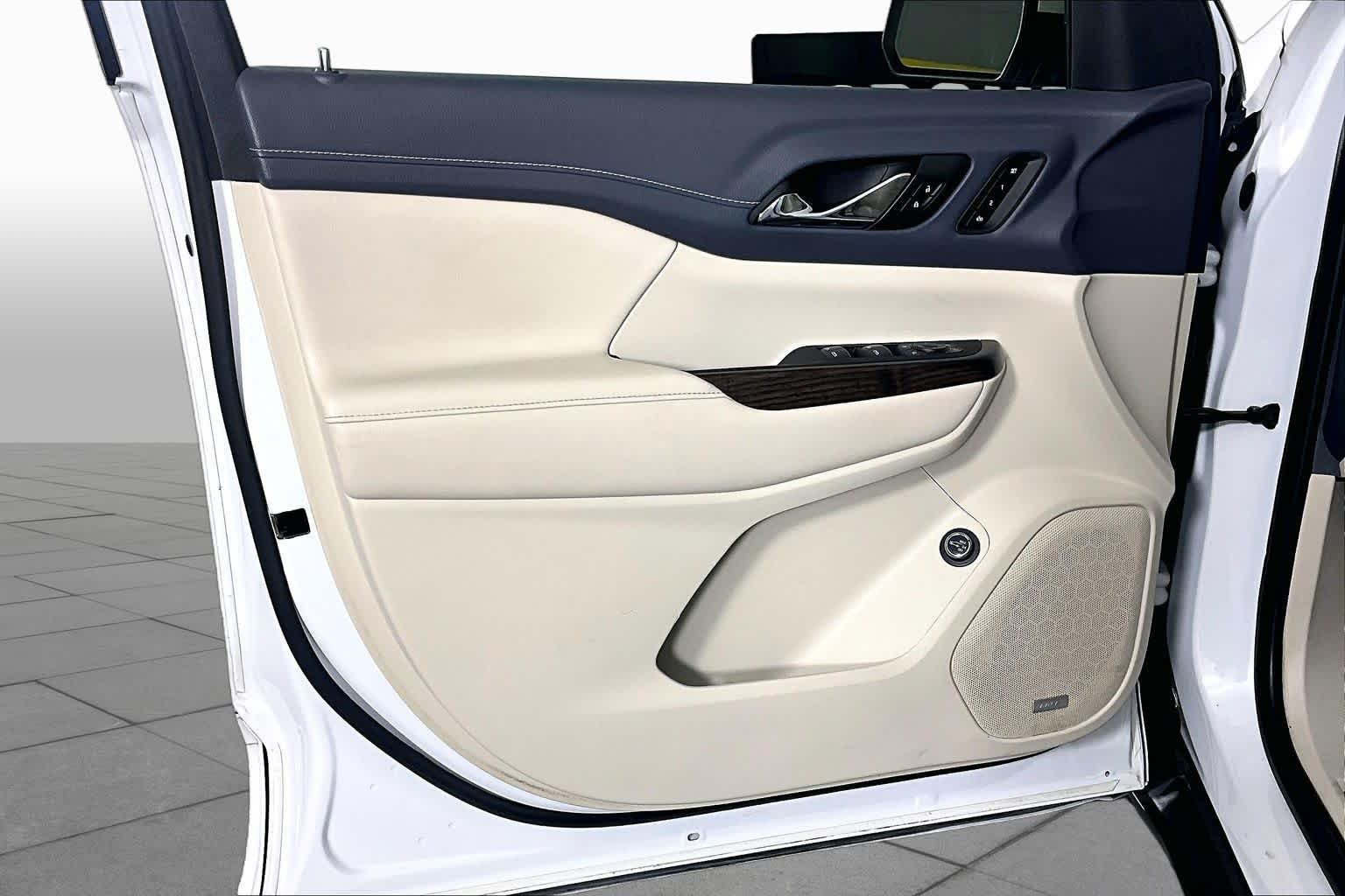 2023 GMC Acadia Denali - Photo 39