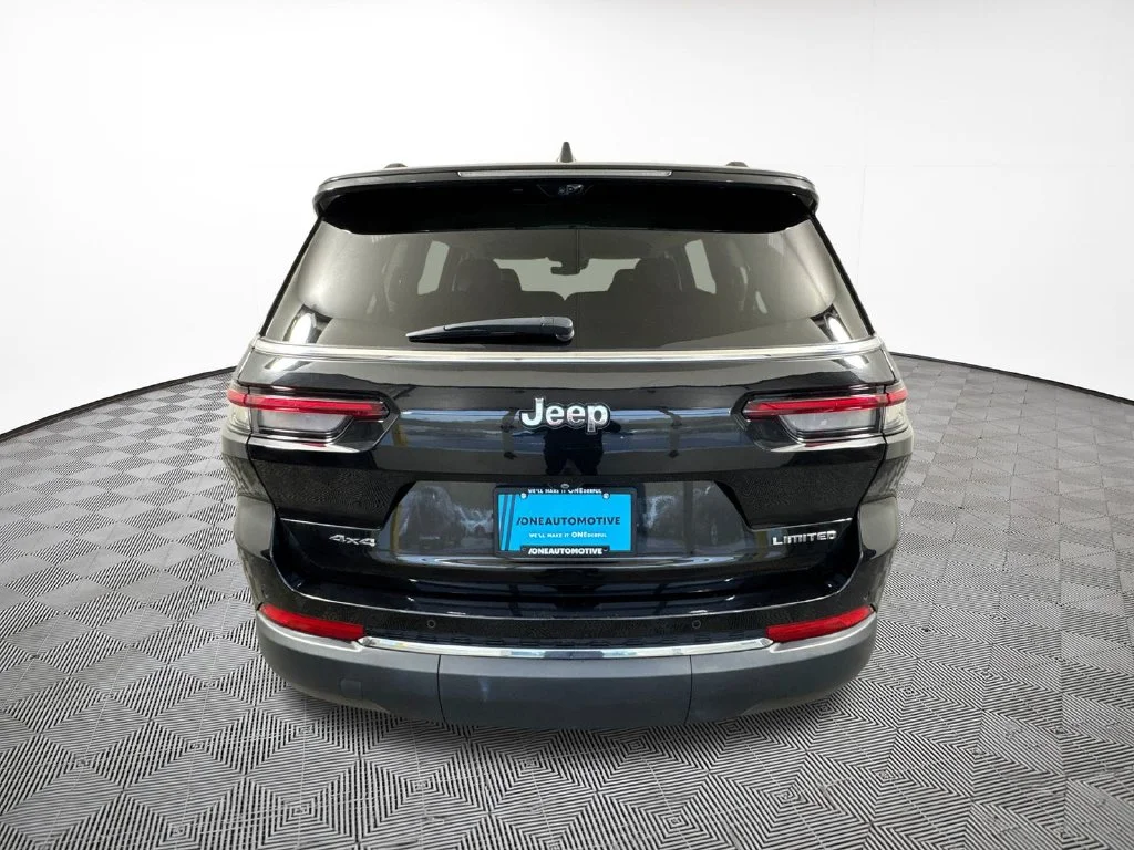 Used 2023 Diamond Black Jeep Limited image 10