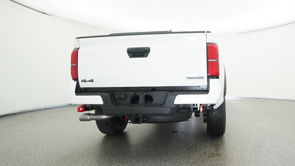 Used 2025 White Toyota  image 17