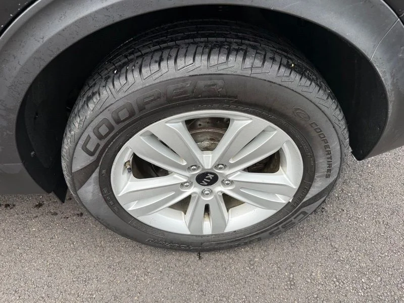 Used 2017 Red Kia LX image 14