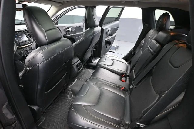Used 2015 Gray Jeep Limited image 40