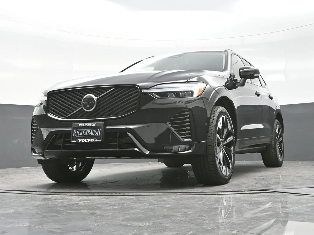 2026 Volvo XC60 Plus - Photo 10