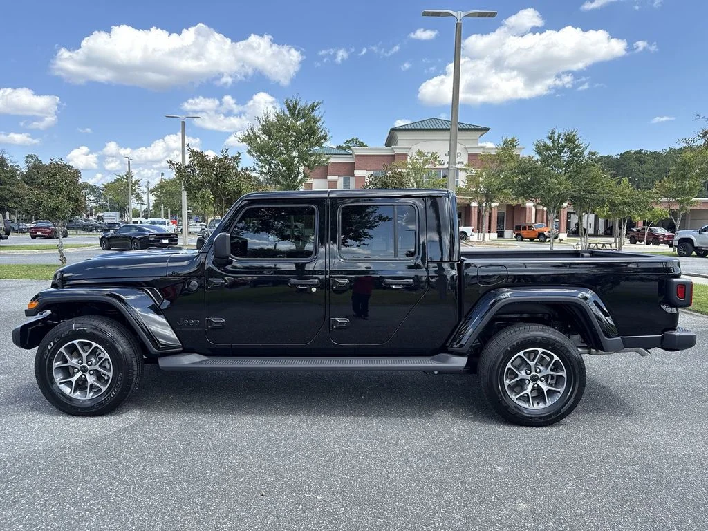 New 2025 Black Clear-Coat Exterior Paint Jeep Sport S image 6