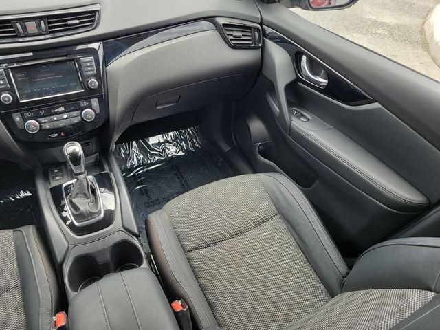 Used 2022 Red Nissan SV image 14