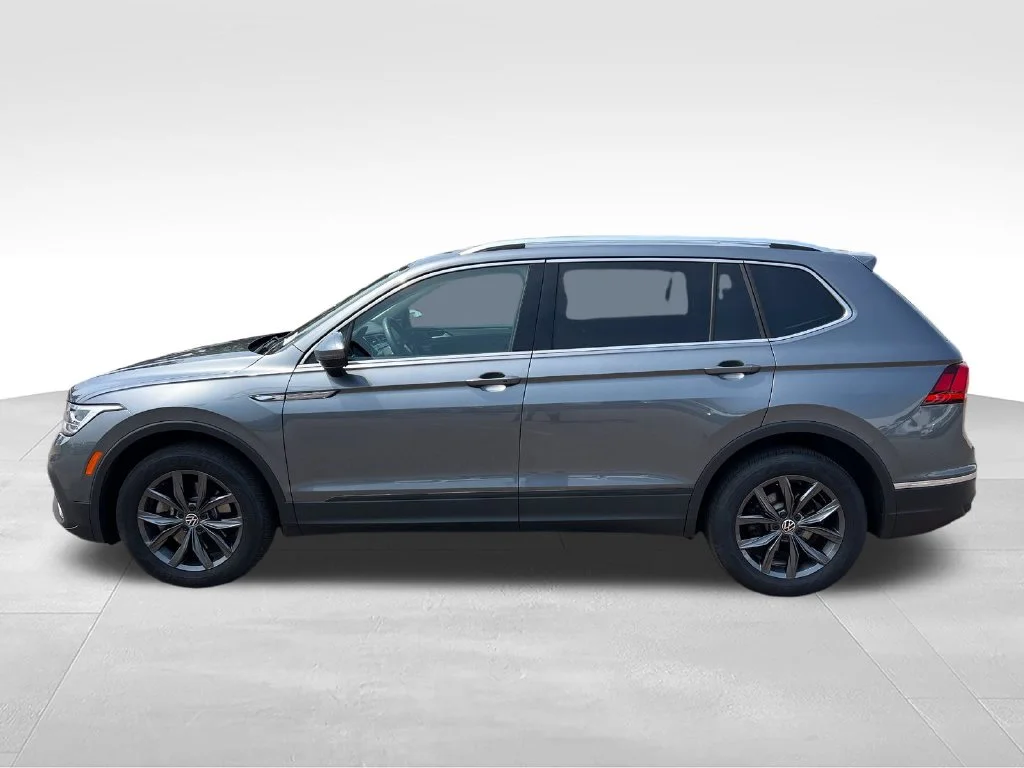Used 2022 Gray Volkswagen 2.0T SE image 3