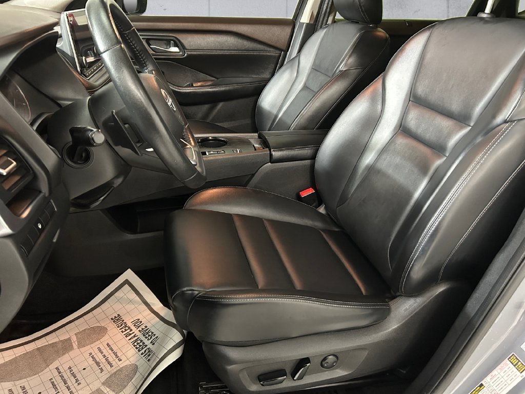Used 2023 Gray Nissan SV image 7