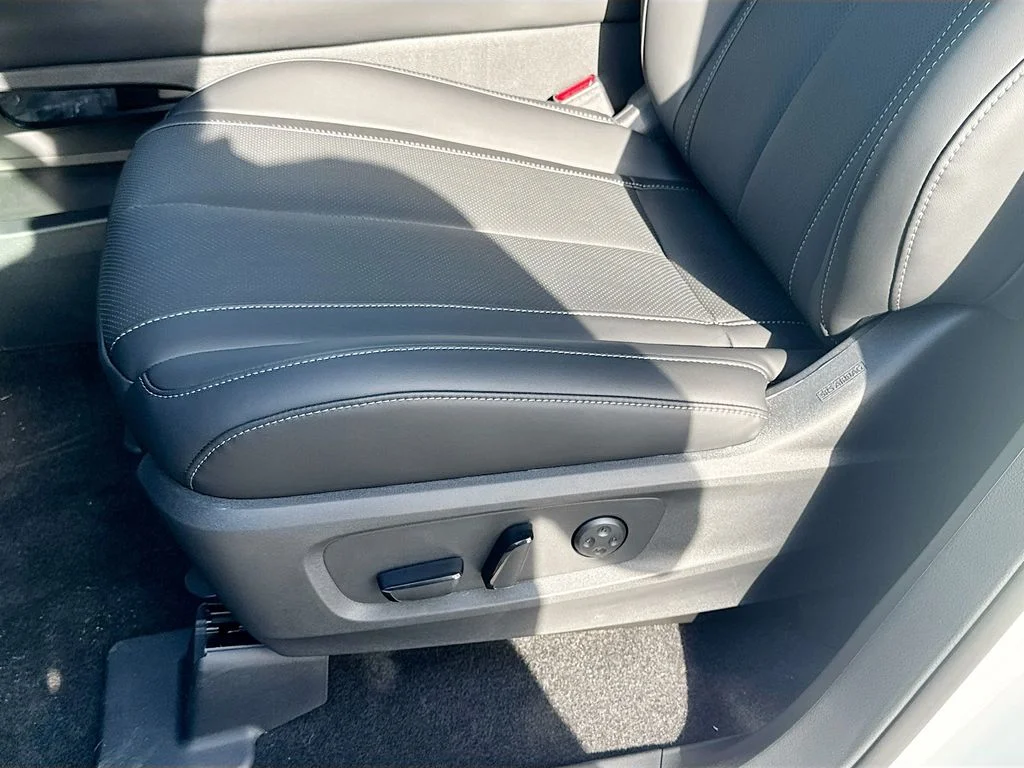 Used 2027 White INFINITI LUXE image 20