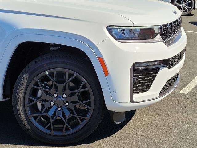 New 2026 Bright White Clear-Coat Exterior Paint Jeep Summit image 9
