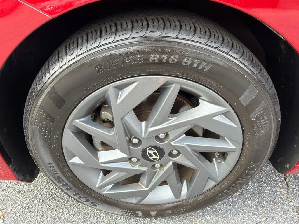 Used 2024 Red Hyundai SEL image 11